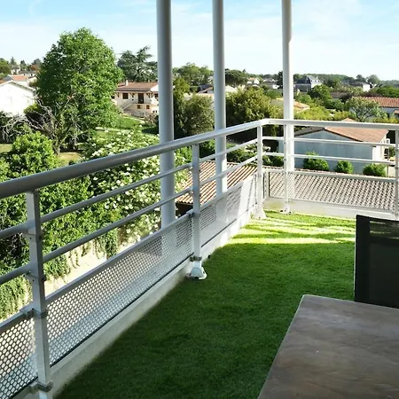 Le Balcon De T3 De 70 M2 Avec 2 Balcon Et Parking Prive * Cognac
